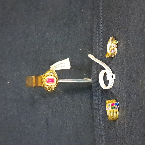 Class ring - Picture 2 of 4